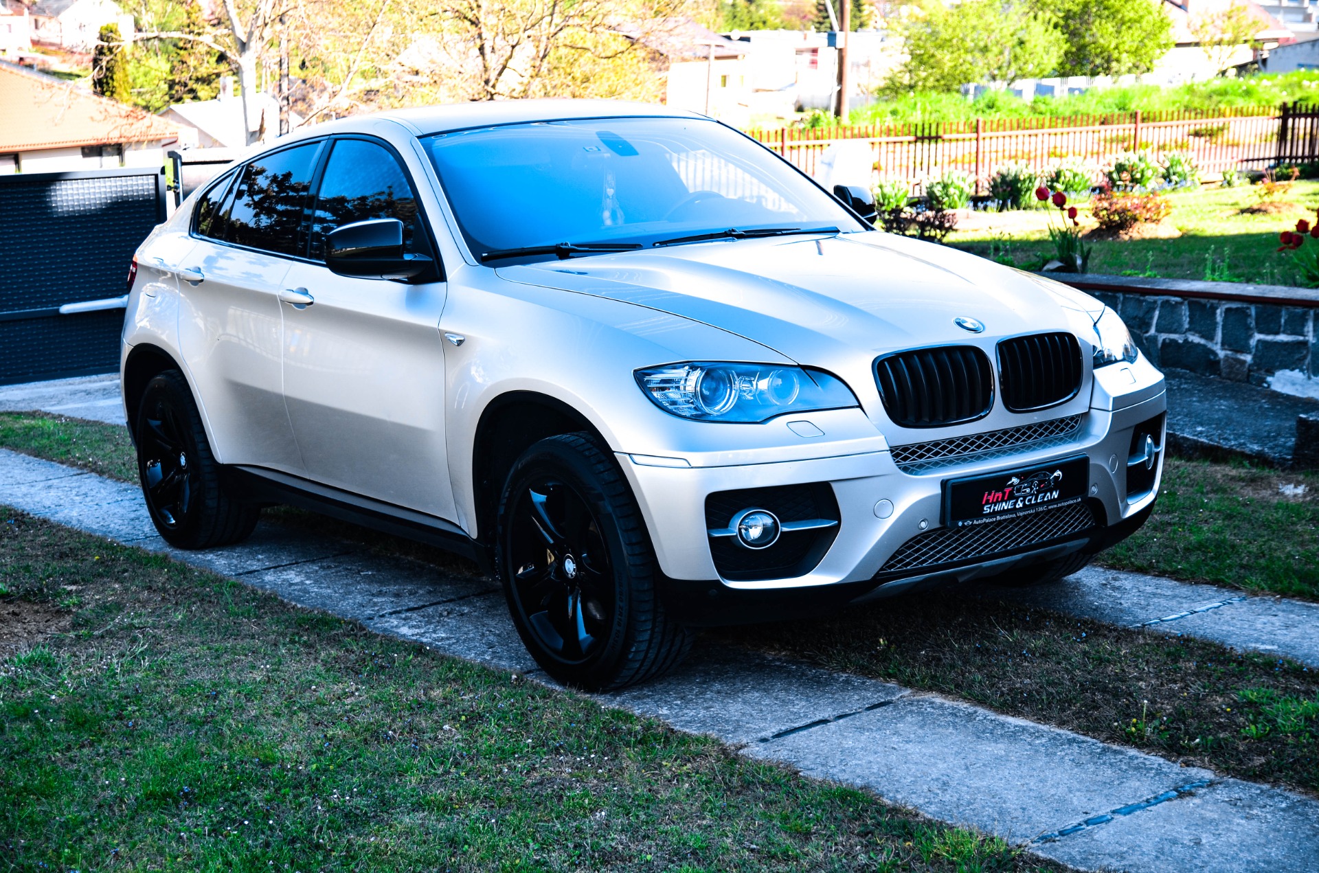 Galéria z projektu BMW X6